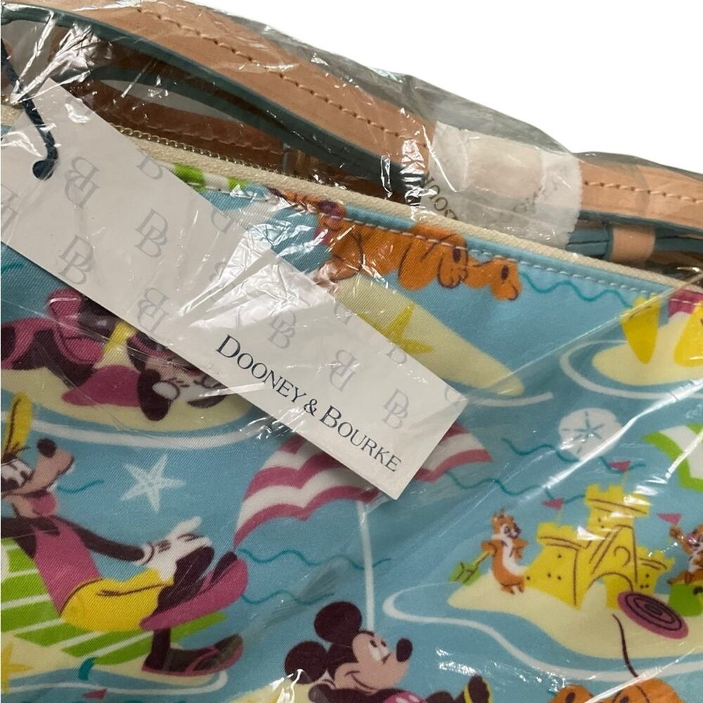 Disney Aulani Dooney & Bourke Crossbody Bag Beaches Fab 5 NWT RARE 10 X 12 X 3 - Picture 7 of 7